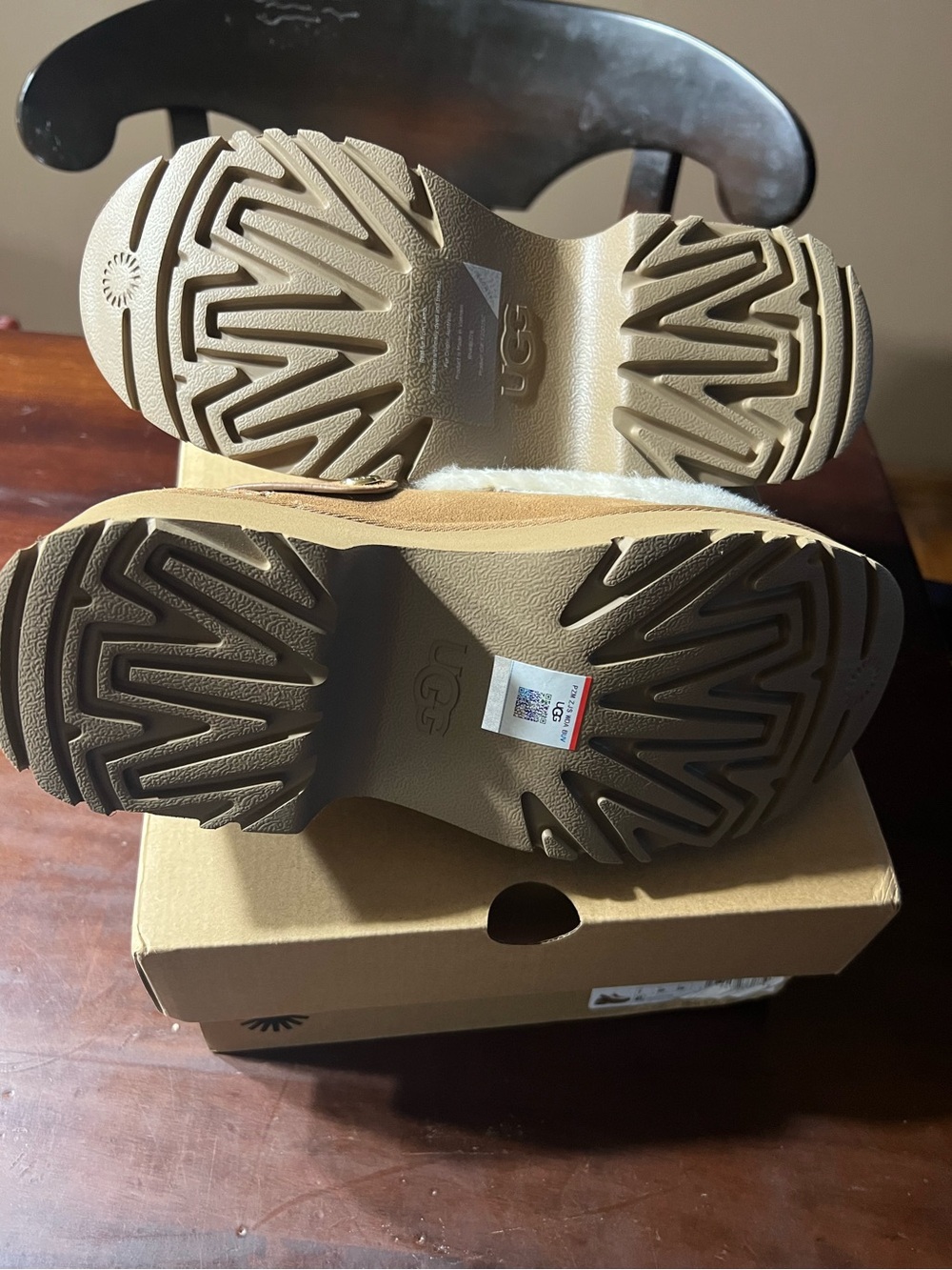 UGG Esmee clog Shearling-Trim Slingback NEW color chestnut - Picture 13 of 13